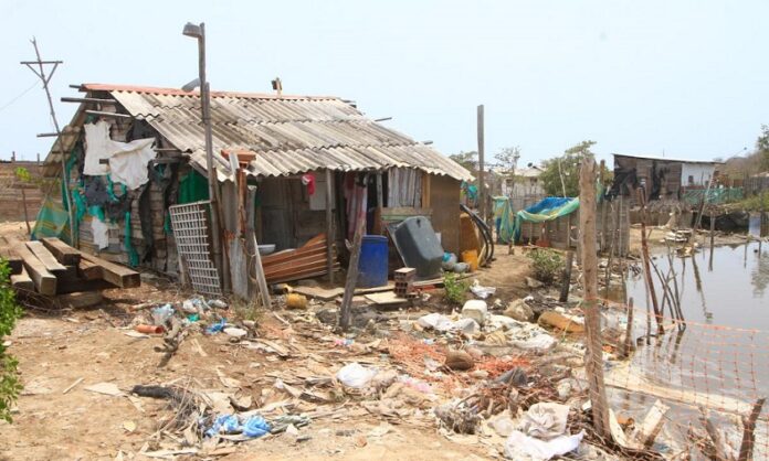 En Colombia 82 de las familias con al menos 1 desocupado está en