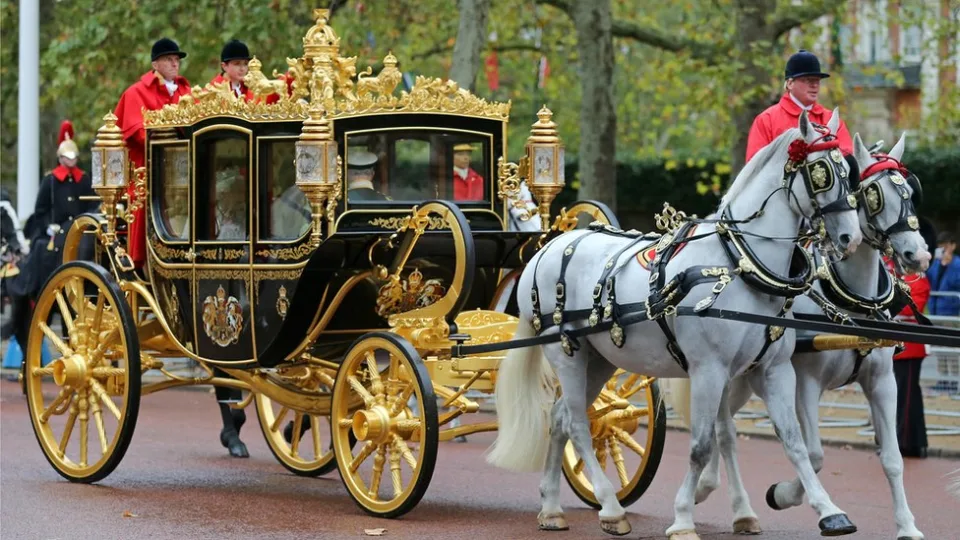 Asi Ser N Las Carrozas Que Se Usar N En La Coronaci N De Carlos Iii