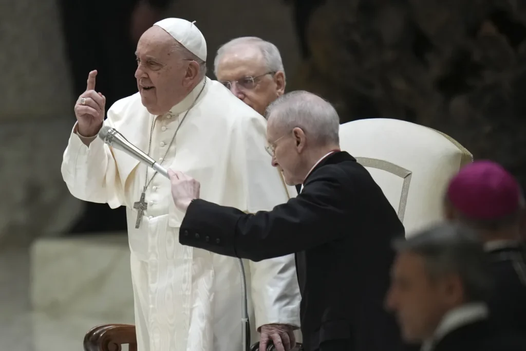 Acoso escolar prepara a estudiantes para la guerra, no la paz: Francisco
