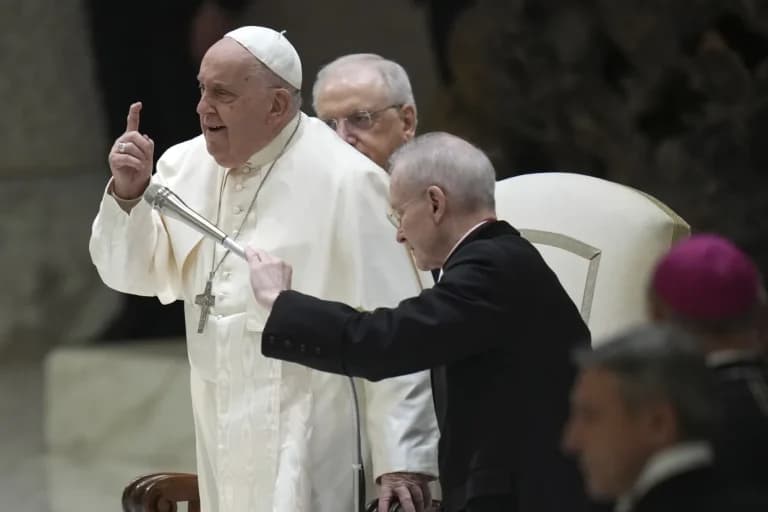 Acoso escolar prepara a estudiantes para la guerra, no la paz: Francisco
