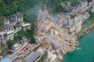 Al menos ocho muertos y más de 30 desaparecidos por un alud en China