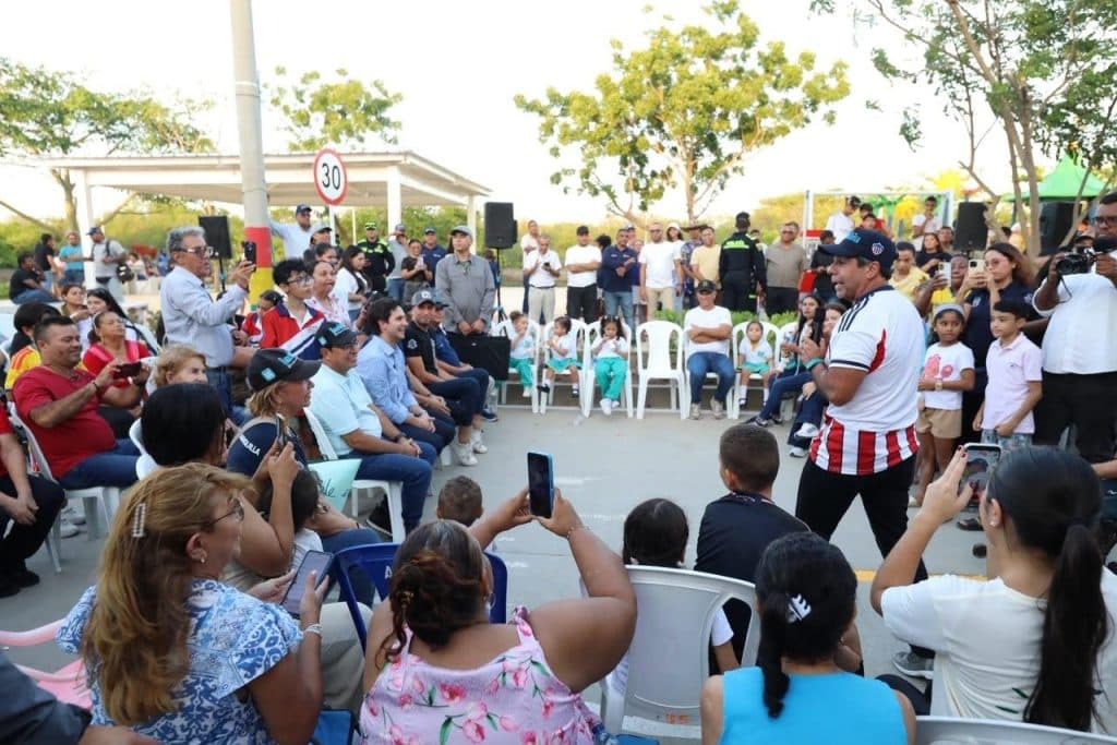 Alcalde Char entregó un nuevo parque en Caribe Verde