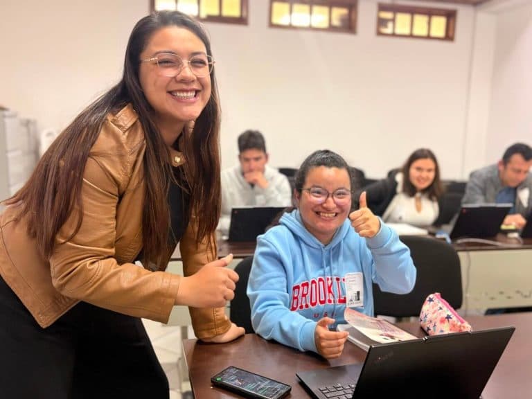 Alcaldía Local de Suba y ETB fortalecen las habilidades digitales de la comunidad