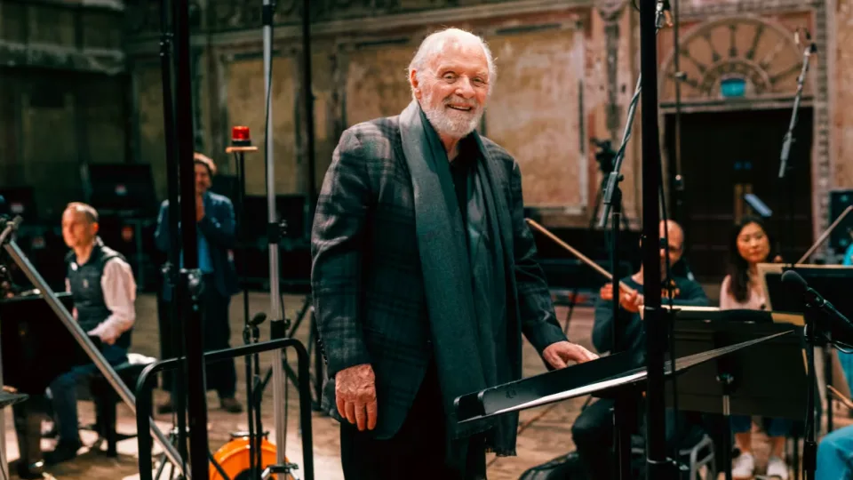 Anthony Hopkins inicia a los 88 años una carrera como compositor