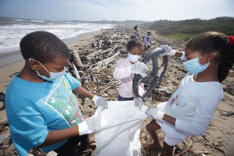 Carnaval Educativo del Mar: el único ambiental del país, transforma a Bocatocino y Punta Astilleros