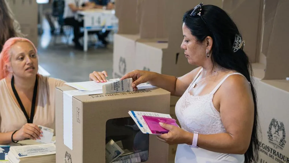 Colombia entra en fase de reacomodo político: Pacto Histórico y Centro Democrático hacen el 1, 2, en Senado