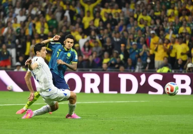 Colombia prende la fiesta en el Azteca de México y derrota 3 – 1 a Uzbekistán