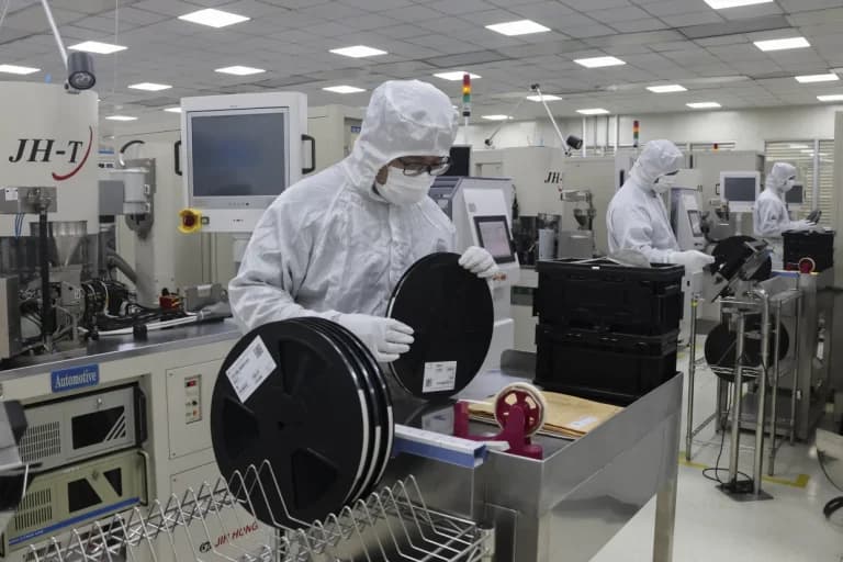 Economía de China crece 5% y alcanza meta, impulsada por exportaciones y estímulos