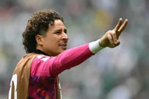 El mexicano “Memo” Ochoa celebra su histórico récord de seis Copas del Mundo