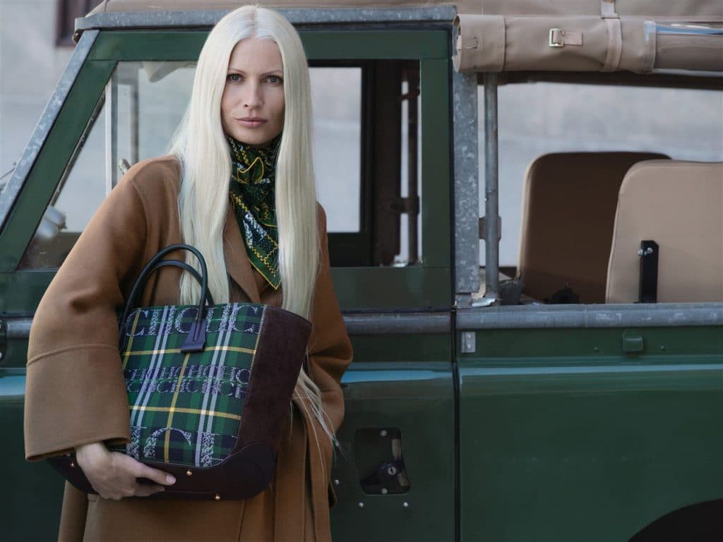 El Regreso del Tartán con el Sello Distintivo de Carolina Herrera