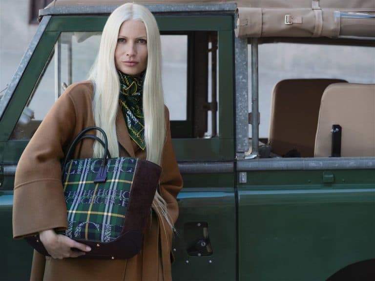 El Regreso del Tartán con el Sello Distintivo de Carolina Herrera