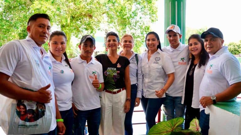Entregan primera concesión forestal campesina en la Amazonía