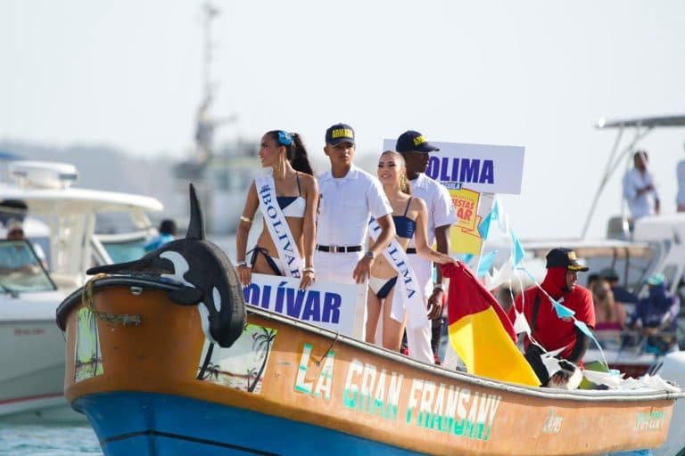 Espectacular Desfile de Balleneras: ¡Que viva la Fiesta del Mar!