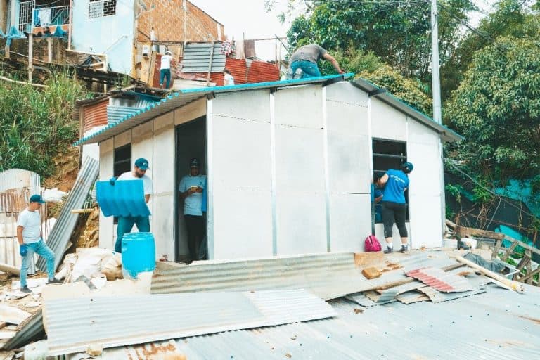 Familias vulnerables de Bucaramanga reciben vivienda