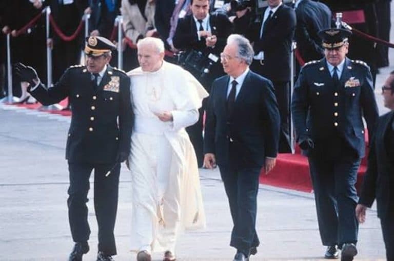 Hace 40 años San Juan Pablo II oró y lloró en Colombia