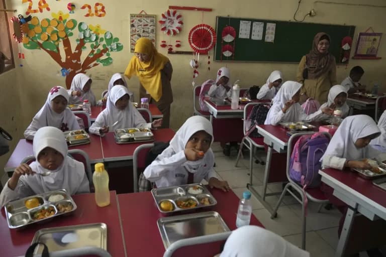 Indonesia lanza programa de comidas gratuitas para 90 millones de niños y embarazadas