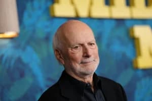 James Burrows, prolífico director detrás de series como “Friends”, muere a los 85 años