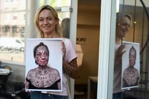 La metamorfosis de las mujeres tatuadas a la fuerza en Países Bajos