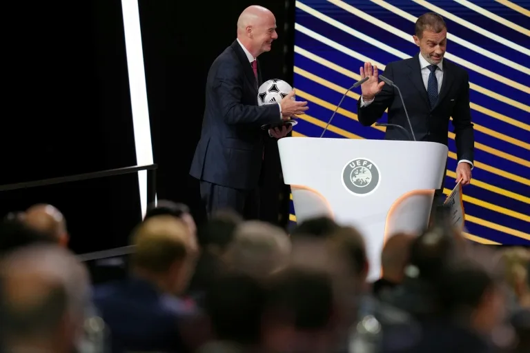 La UEFA y la Concacaf no perdonan a Infantino pese a la retirada de su plan