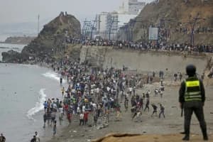 Los rumores y el revuelo siembran el caos en la frontera entre Marruecos y Ceuta