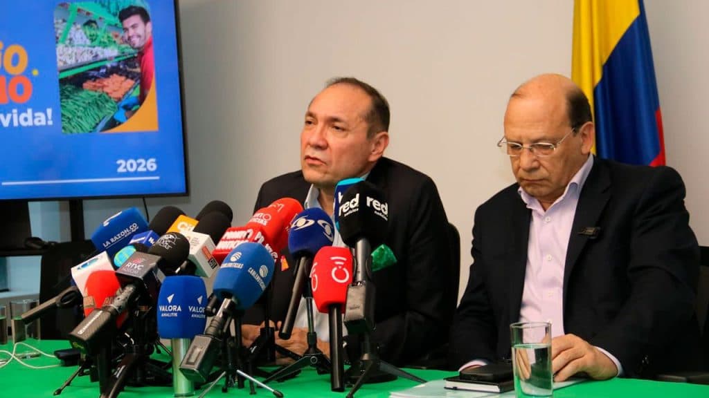 Mayoría de gobierno, empresarios y trabajadores quiere mantener alza del 23% en salario vital: Ávila
