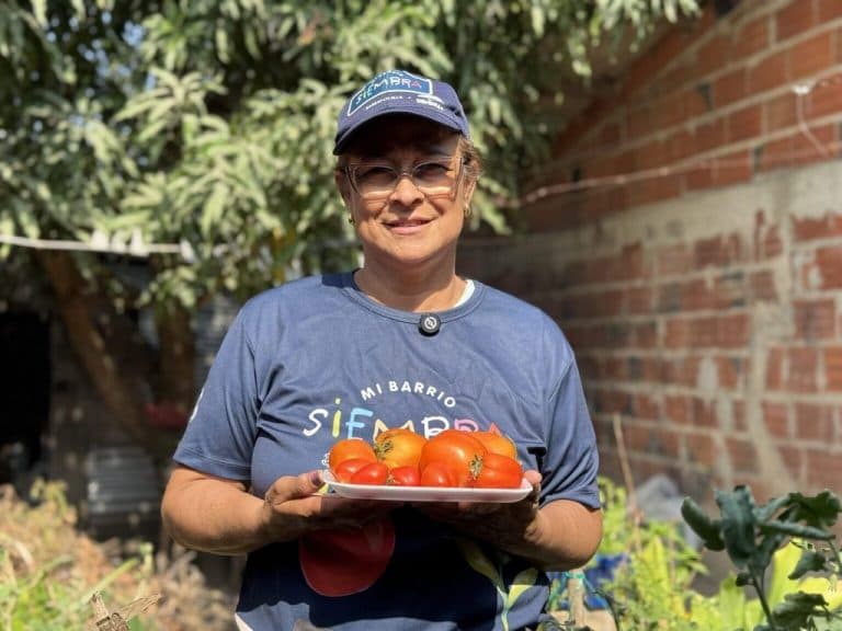 Mi Barrio Siembra, una fábrica de alimentos en Juan Mina