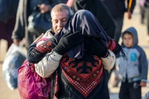 Miles de palestinos regresan al norte de Gaza tras el acuerdo entre Israel y Hamás
