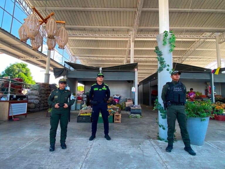 Militares y Grupo Élite de la Policía custodian zona comercial de Fundación
