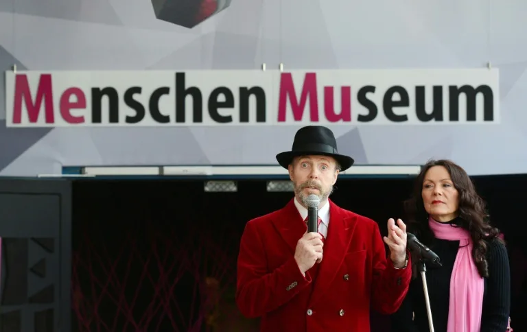 Muere Gunther von Hagens, el polémico anatomista alemán que exhibía cadáveres