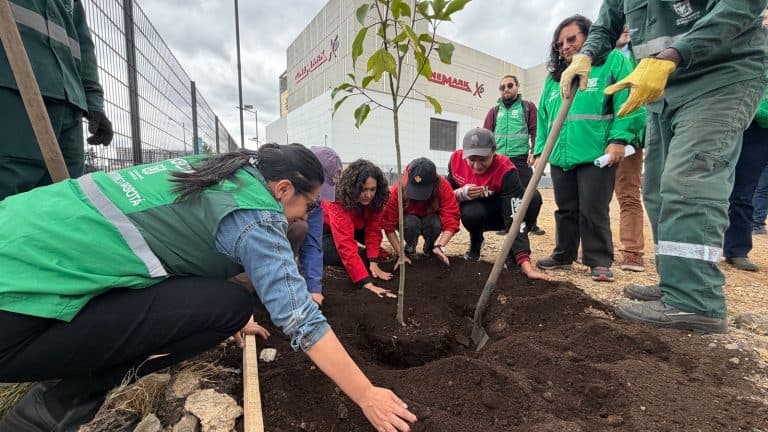 Multiplaza y Jardín Botánico se unen para reverdecer el occidente de Bogotá