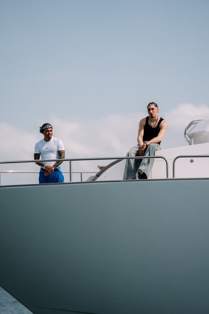 Ozuna y Omar Courtz encienden el verano con Zizi
