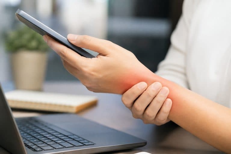 Preste atención a las alertas de salud física más recurrentes entre los usuarios de tecnología