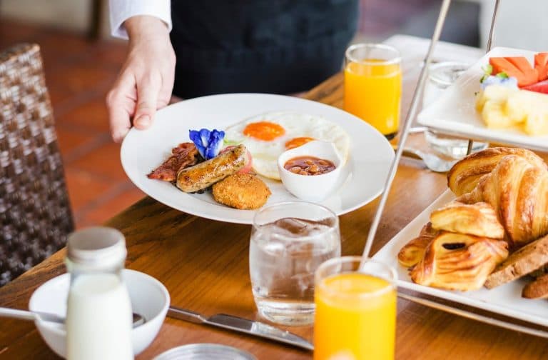 Promoción de desayuno por US$1 para huéspedes Hilton en 4 ciudades
