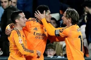 Real Madrid se pone líder de la Liga con remontada agónica en Valencia