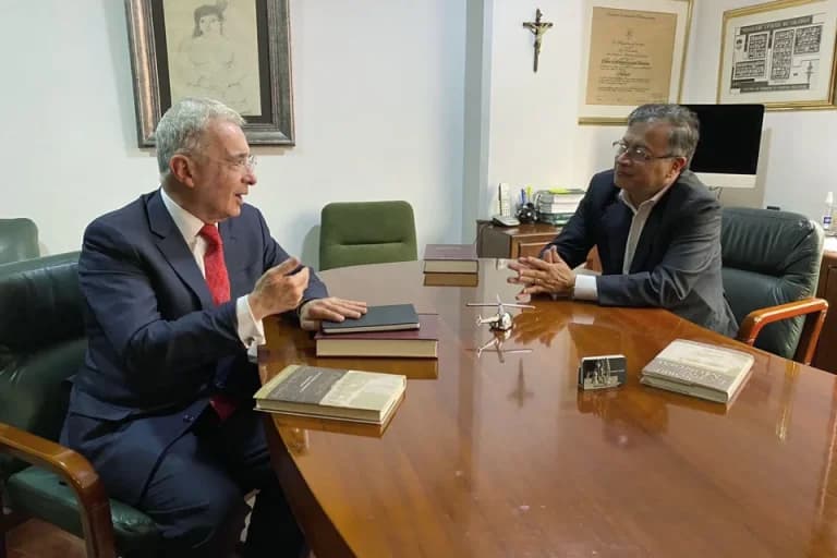 Uribe y Gaviria están ‘llamando al golpe de Estado’, advierte el presidente Petro