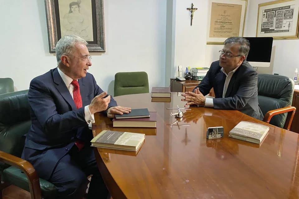 Uribe y Gaviria están ‘llamando al golpe de Estado’, advierte el presidente Petro