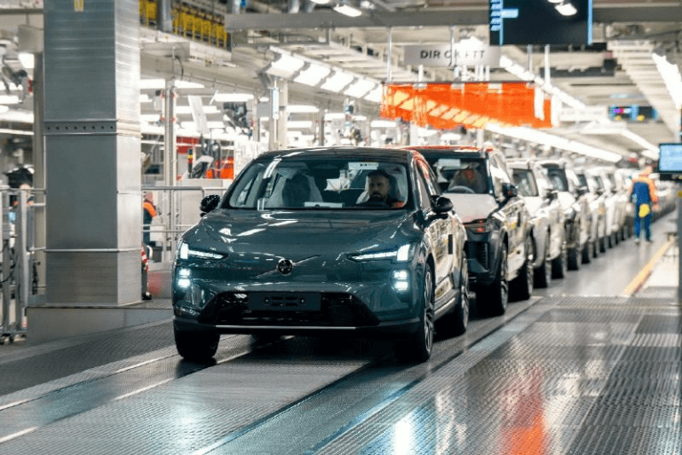 Volvo Cars inicia la producción del revolucionario SUV eléctrico EX60