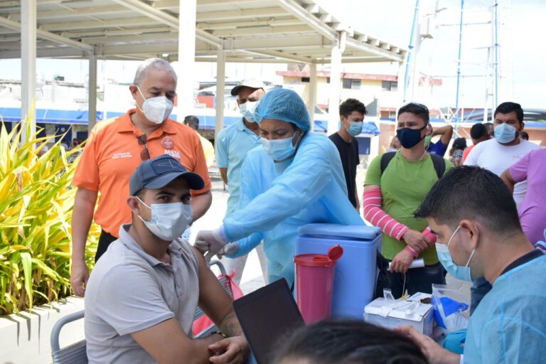 Covid-19 mantiene su tendencia a la baja en Colombia