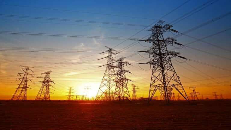 Reforma tributaria implicaría nuevas alzas en tarifas eléctricas: Andeg Reforma tributaria implicaría nuevas alzas en tarifas eléctricas: Andeg