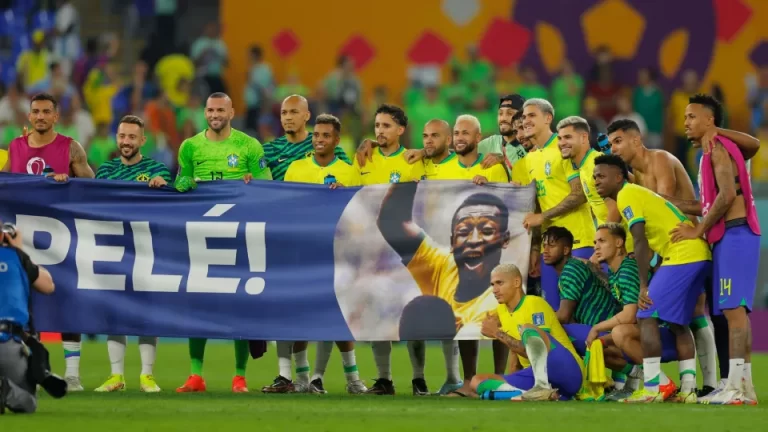 Los jugadores brasileños le rindieron homenaje a Pelé tras la victoria ante Corea Los jugadores brasileños le rindieron homenaje a Pelé tras la victoria ante Corea