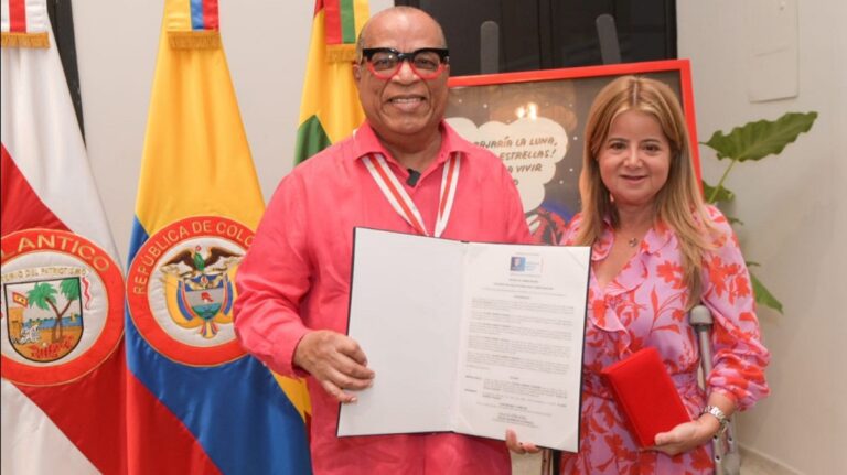Medalla Puerta de Oro de Colombia al maestro Álvaro Barrios Medalla Puerta de Oro de Colombia al maestro Álvaro Barrios