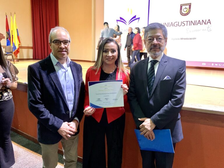 Entregan premios en periodismo para el cambio social  