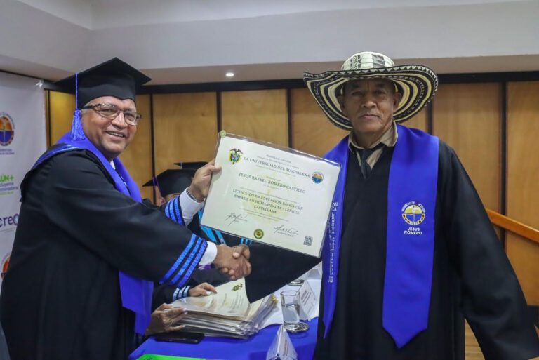 A los 70 años obtiene título profesional y ahora va por la maestría en educación A los 70 años obtiene título profesional y ahora va por la maestría en educación