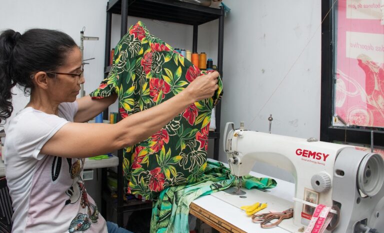 Gobernación del Magdalena compra 600 máquinas de coser por $2.788 millones