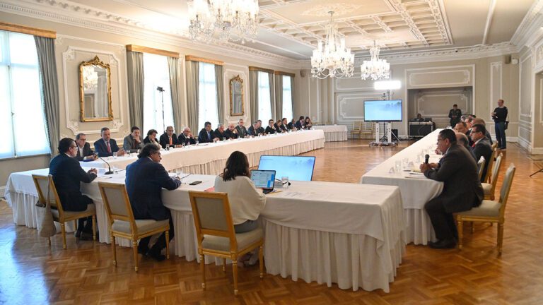 Universidades públicas se comprometen a generar 60.000 nuevos cupos este año