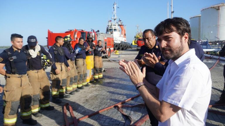 Homenaje al Cuerpo de Bomberos de Barranquilla