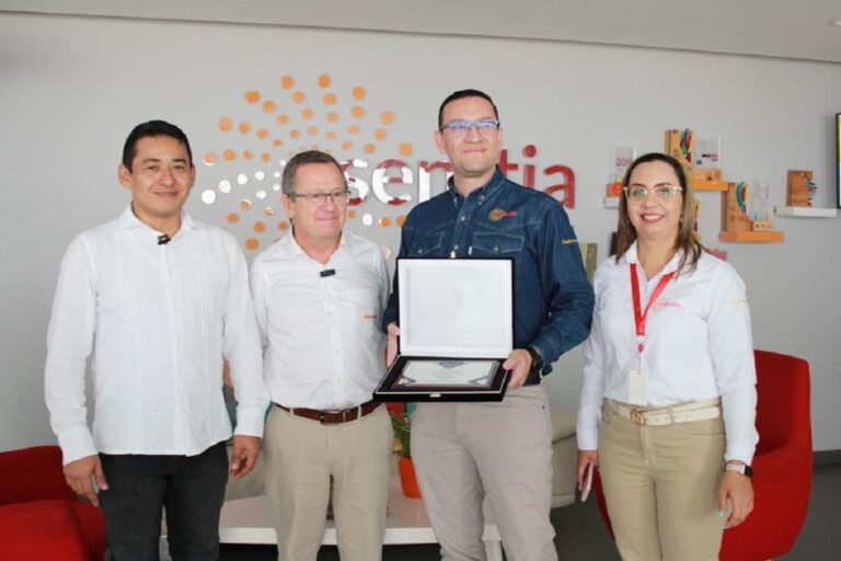 MinCiencias entrega reconocimiento a Esenttia por innovar en la petroquímica