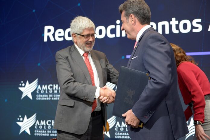 Germán Umaña Ministro de Comercio, Industria y Turismo y Carlos Magariños Director de Asuntos Externos de Vrio Corp