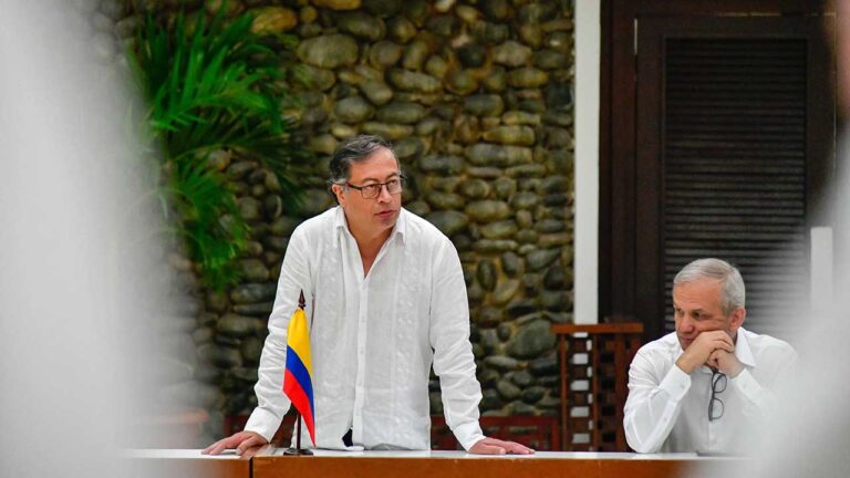 En mayo de 2025 debe terminar la guerra entre Colombia y el ELN: presidente Petro