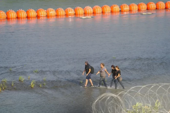 Washington y Texas discuten sobre las boyas antimigrantes